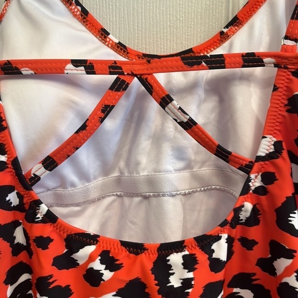 Cupshe brand size M 1-piece bathing suit- brand new - Picture 3 of 6